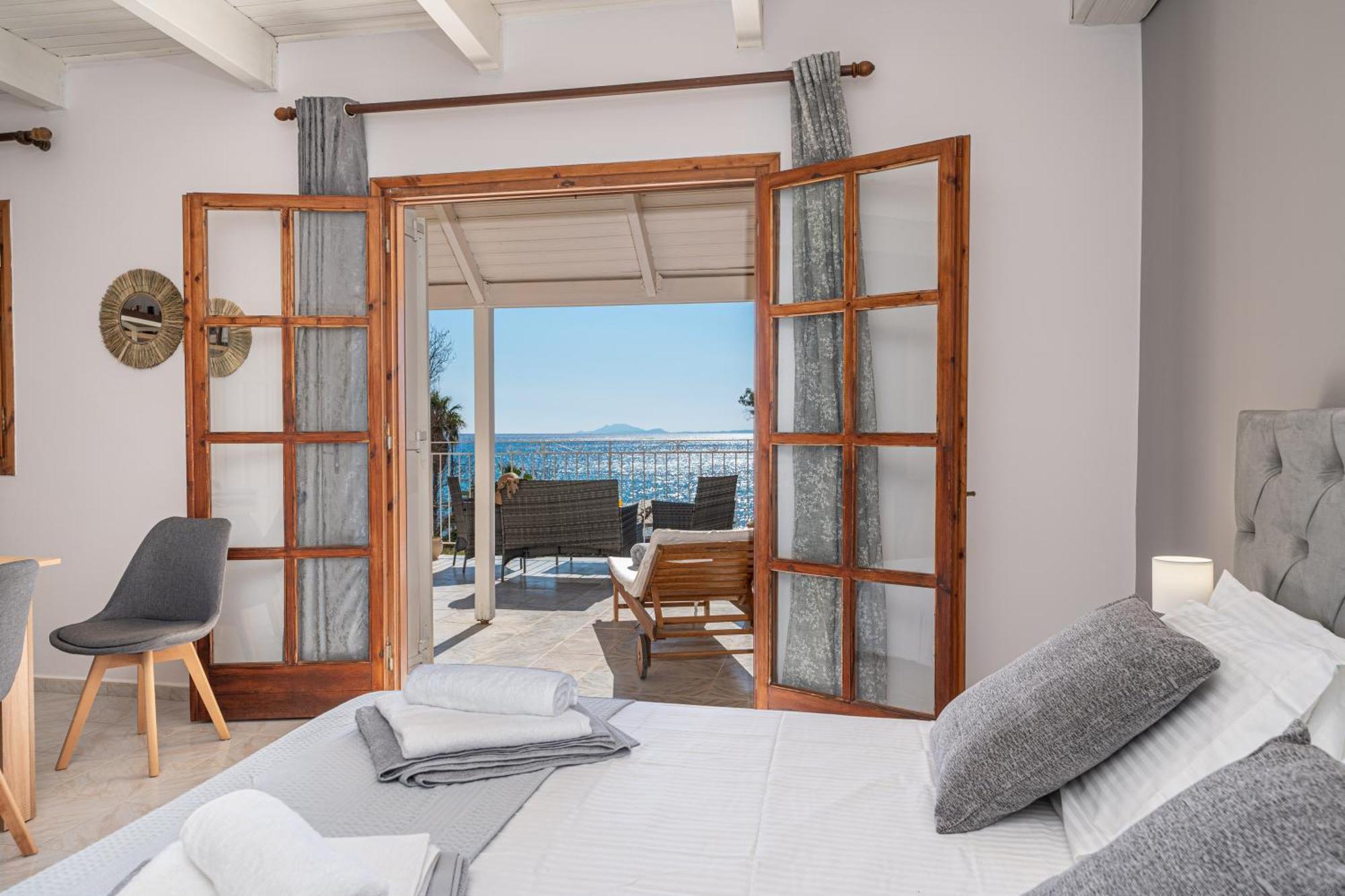 Southbank Seafront Apartments กาเตลิออส ภายนอก รูปภาพ