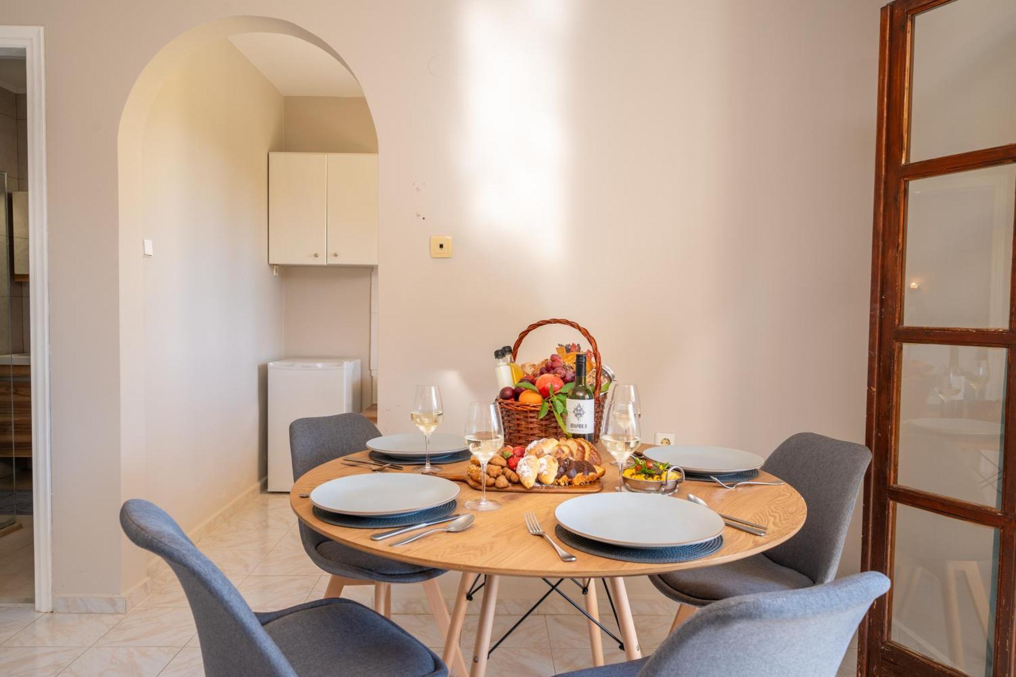 Southbank Seafront Apartments กาเตลิออส ภายนอก รูปภาพ