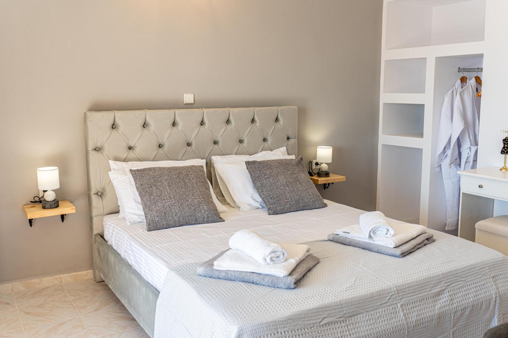 Southbank Seafront Apartments กาเตลิออส ภายนอก รูปภาพ