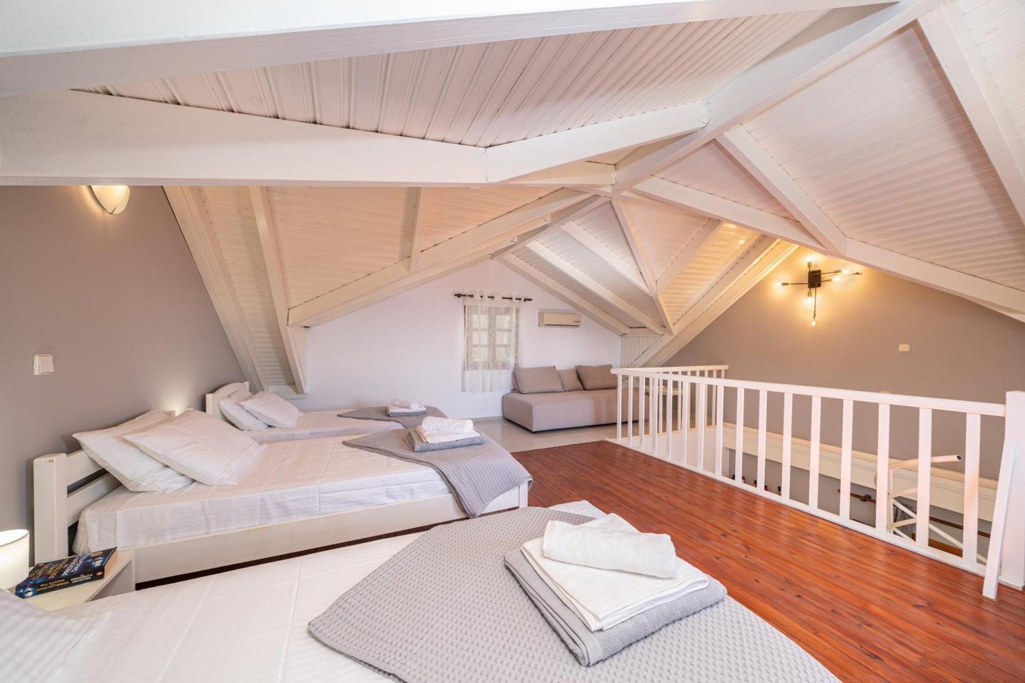 Southbank Seafront Apartments กาเตลิออส ภายนอก รูปภาพ